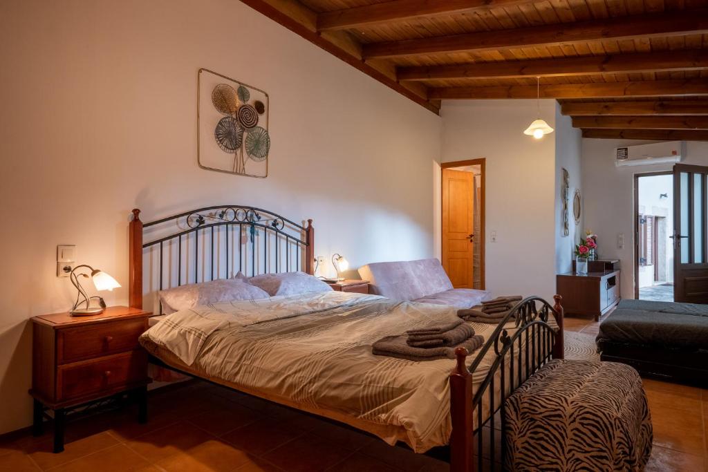 Postel nebo postele na pokoji v ubytování WALNUT TREE VILLA