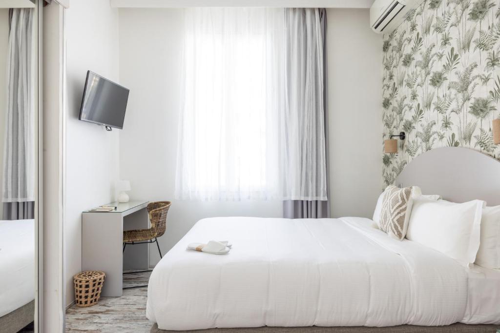 Postel nebo postele na pokoji v ubytování Hôtel La Villa Juan Beach