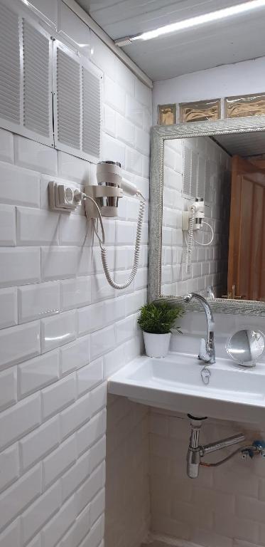Un baño de Habitacion en casa de familia "ValenciaBonita"