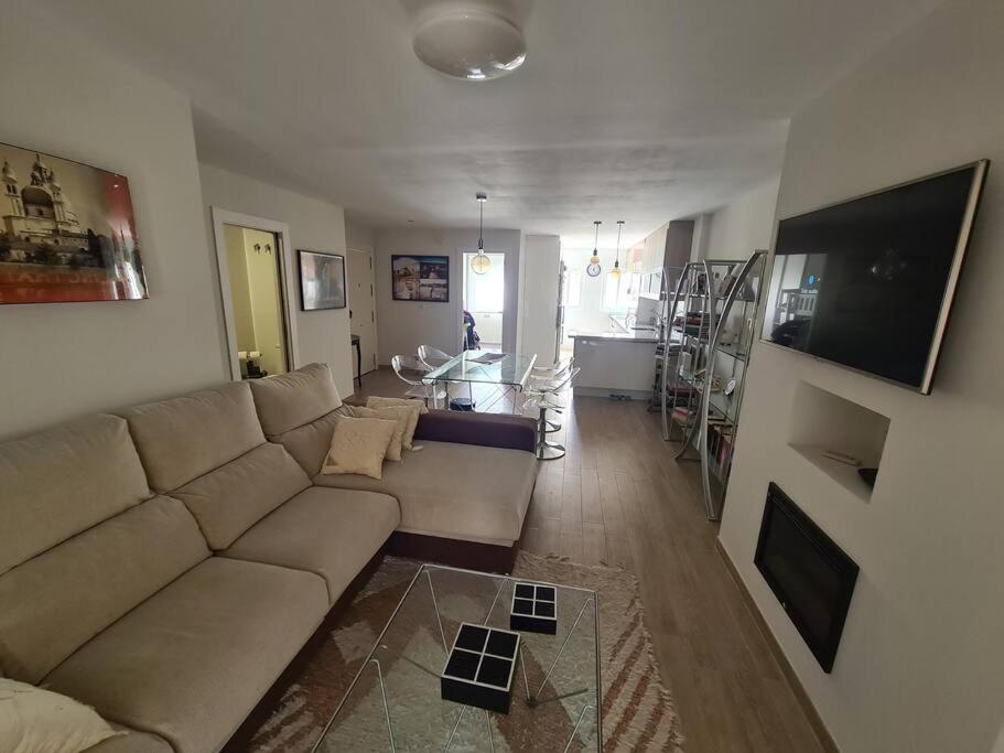 TV a/nebo společenská místnost v ubytování Apartamento cerca del mar