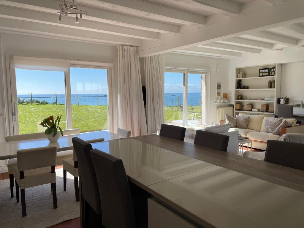 Część wypoczynkowa w obiekcie Villa face mer aux magnifiques couchers de soleil 5 mn de Nausicaa