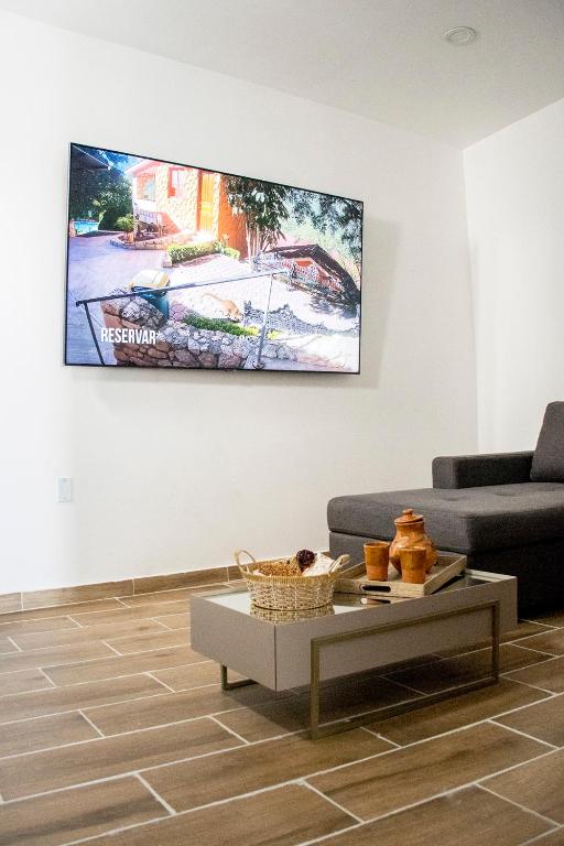 TV a/nebo společenská místnost v ubytování Rá Ngu