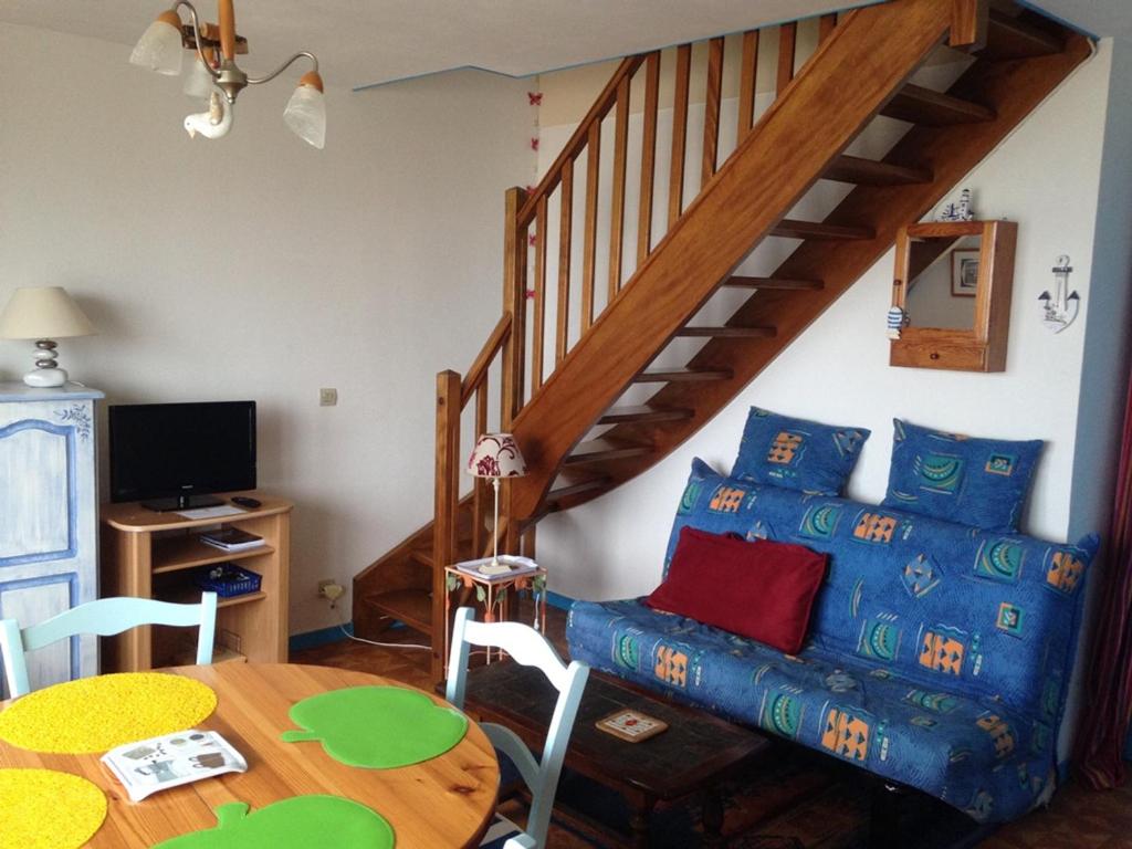 Posedenie v ubytovaní Duplex 3 pièces avec balcon à 2 pas de la plage - FR-1-712-11