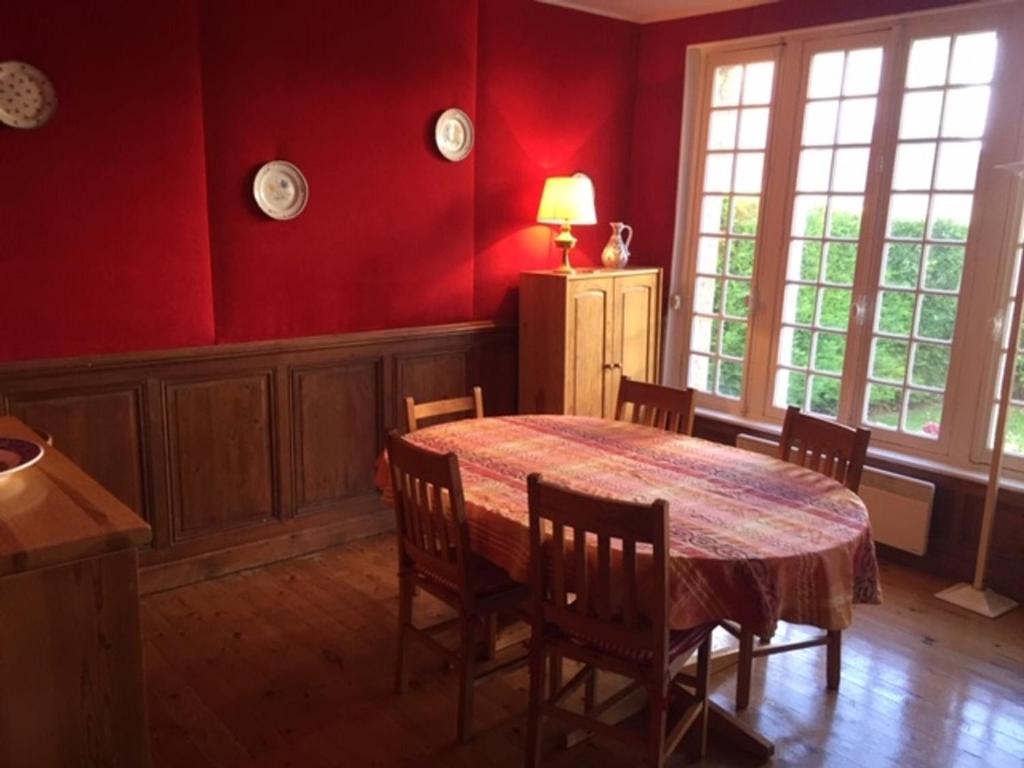 Posedenie v ubytovaní Villa proche centre et plage, 5 chambres, jardin, terrasse, parking - FR-1-712-37