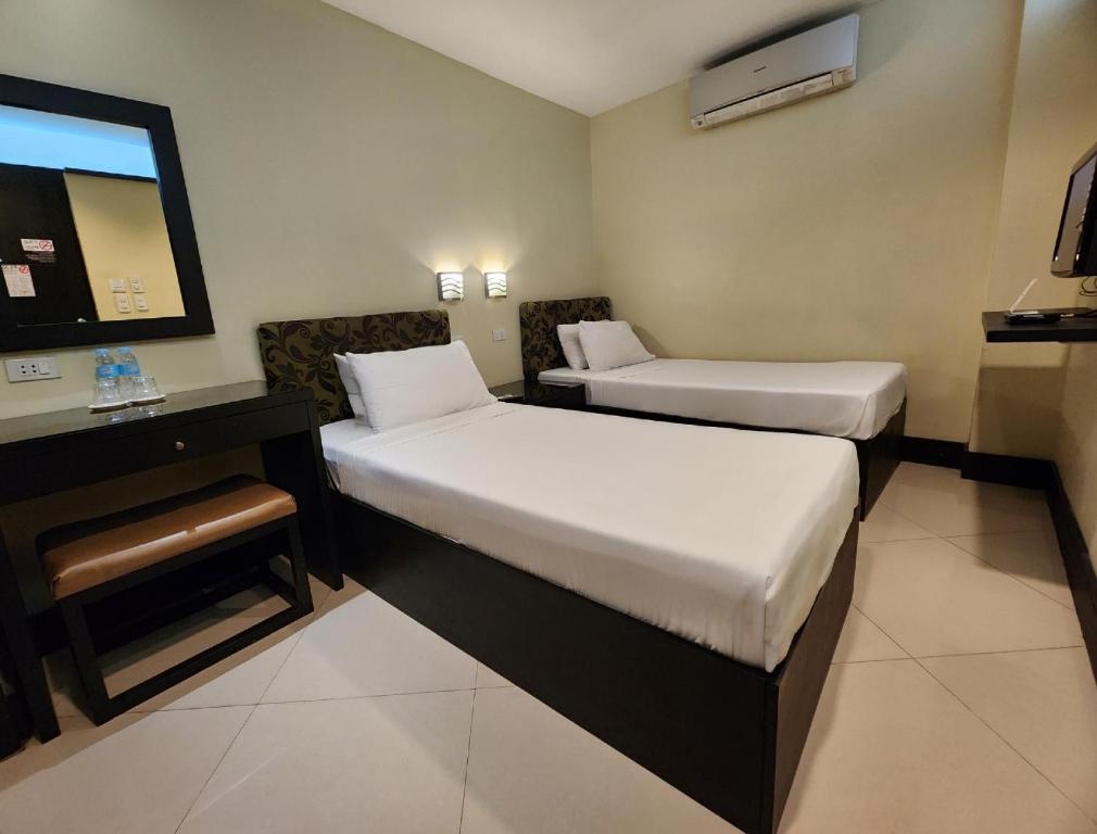 Green Glass Hotel - İki Yataklı Oda