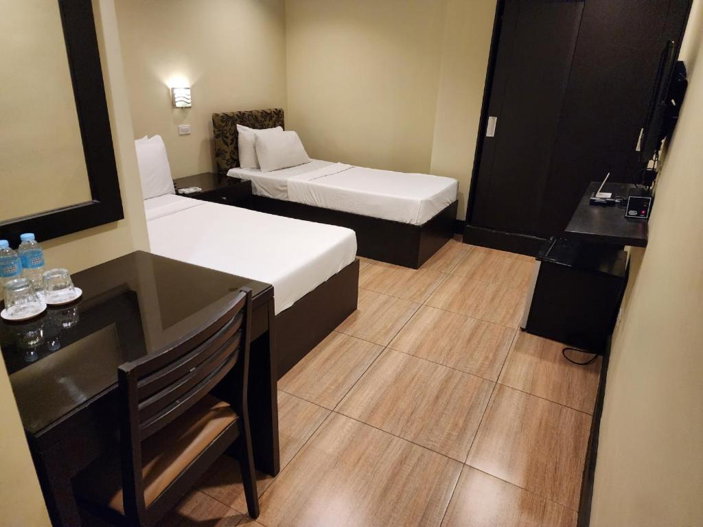 Green Glass Hotel - Deluxe İki Yataklı Oda