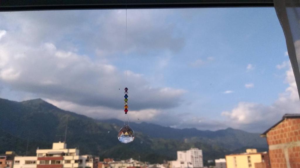 a kite flying in the sky over a city at Habitaciones en Acogedora estancia en pleno centro de Ibagué in Ibagué