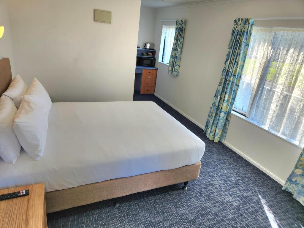 Postel nebo postele na pokoji v ubytování Botany Palms Motel