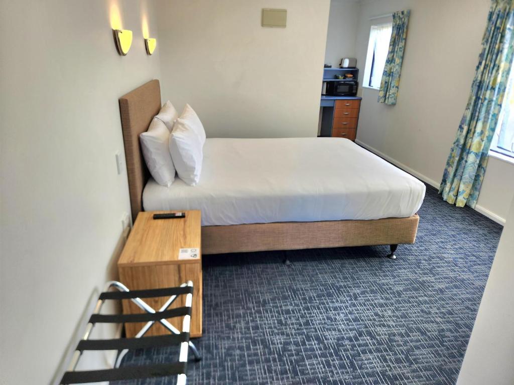 Postel nebo postele na pokoji v ubytování Botany Palms Motel