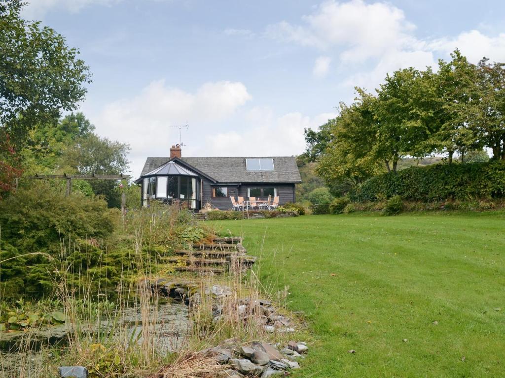 a house in the middle of a field at Glan Gors in Tregaron