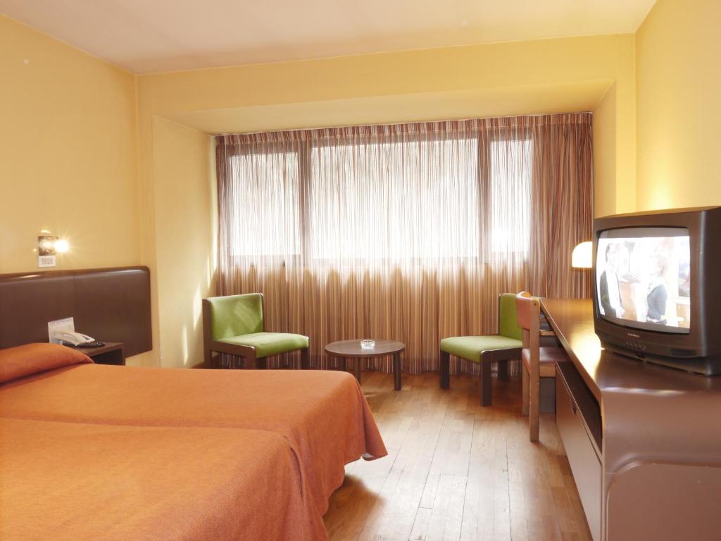 TV a/nebo společenská místnost v ubytování Hotel Sant Eloi