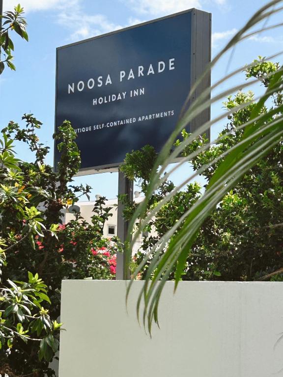 a sign for the moza parole holiday inn at Noosa Parade Holiday Inn in Noosa Heads