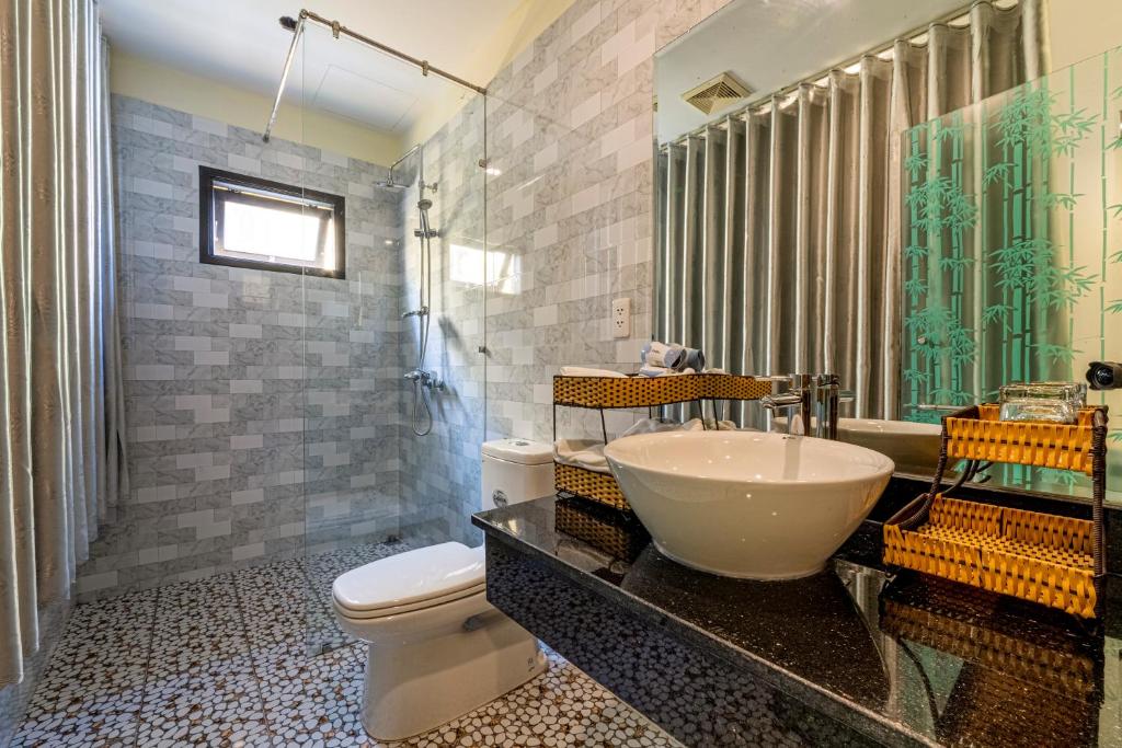 Koupelna v ubytování Hoi An Heart hostel Villa - Bespoke