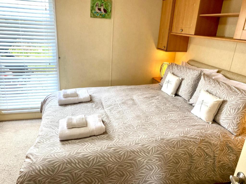 Letto o letti in una camera di Earls View Caravan