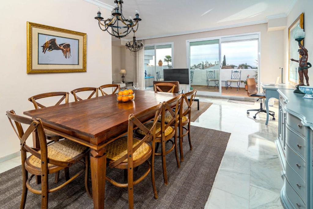 Fotografia z galérie ubytovania Andalusian Elegance apartment in El Paraiso with 360 views over Sea and Mountains v destinácii Estepona