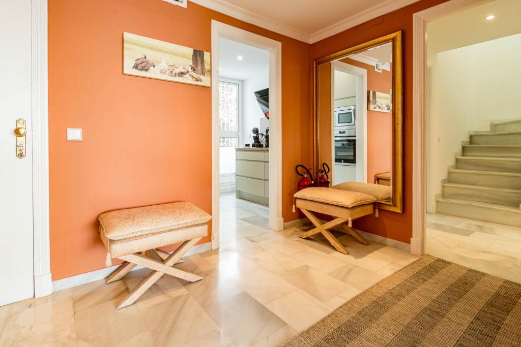 Posedenie v ubytovaní Andalusian Elegance apartment in El Paraiso with 360 views over Sea and Mountains