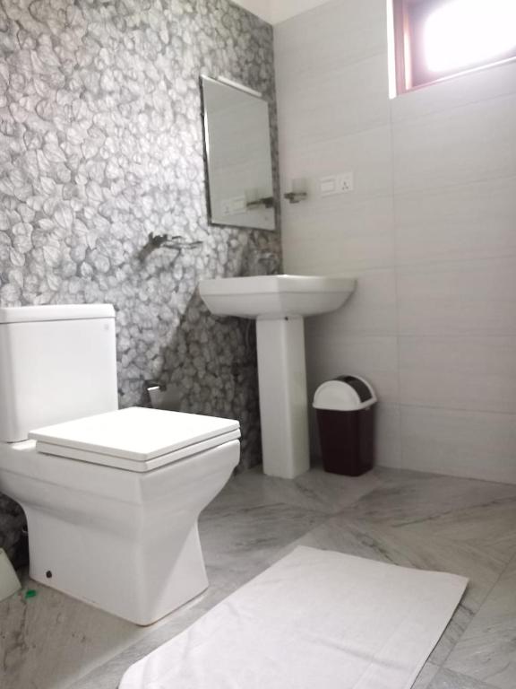 Koupelna v ubytování Senu Beach villa