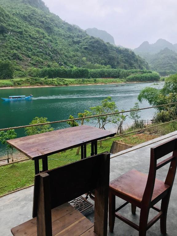 Phong Nha A Little Leaf Homestay - Deluxe Double Room With Balcony And Sea View
