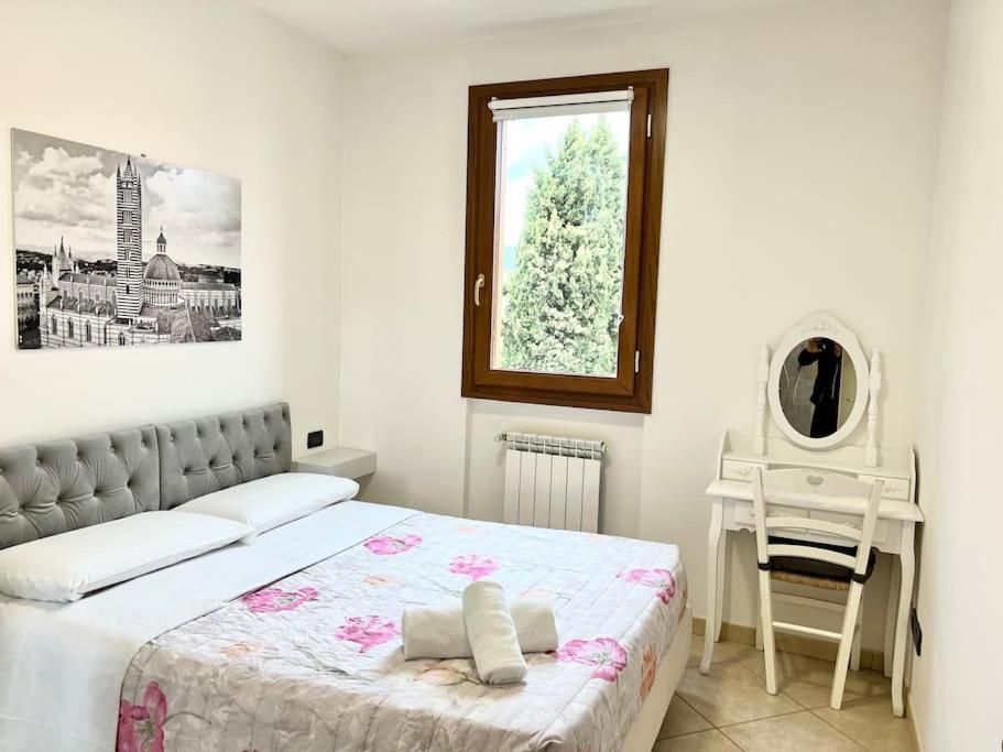 Postel nebo postele na pokoji v ubytování ComfySpot