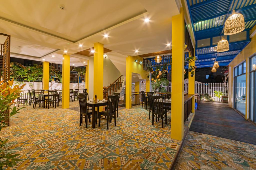 Restaurace v ubytování Hoi An Heart hostel Villa - Bespoke
