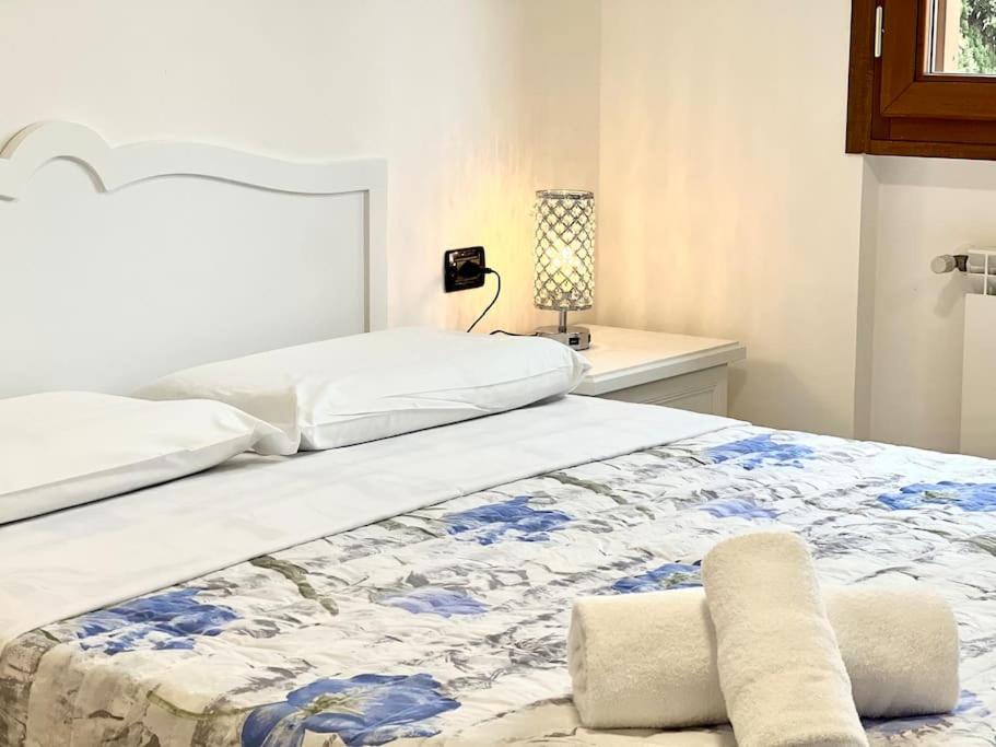 Postel nebo postele na pokoji v ubytování ComfySpot