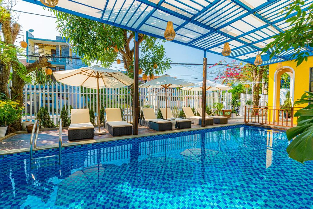 Bazén v ubytování Hoi An Heart hostel Villa - Bespoke nebo v jeho okolí