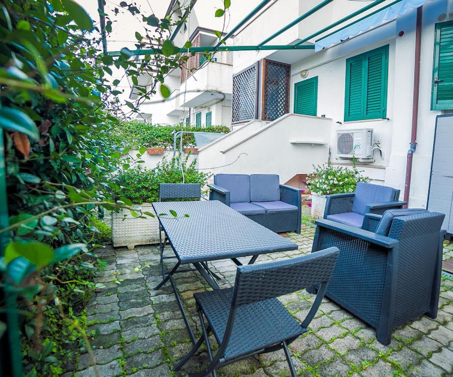 Gardenbeach residence