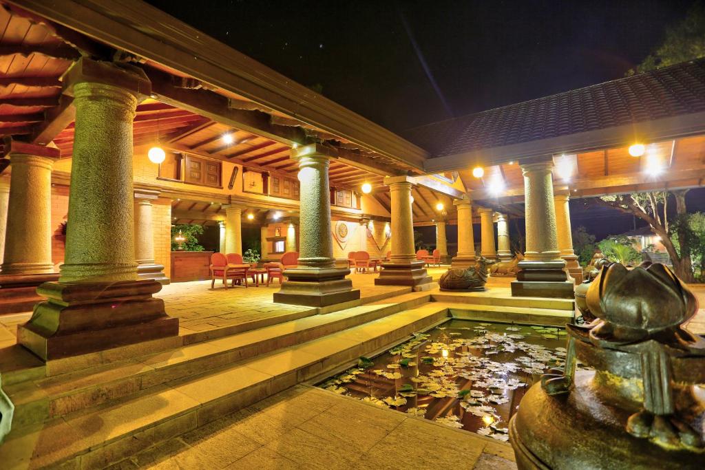 Bazén v ubytování Kaveri Resort Sigiriya nebo v jeho okolí