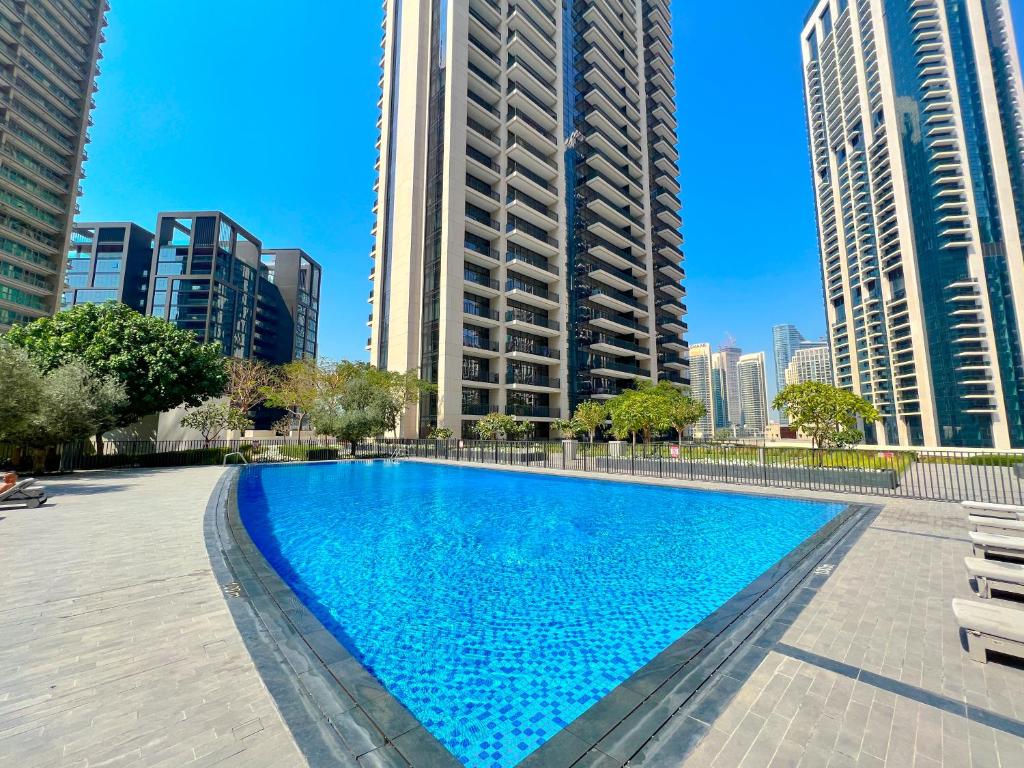 Apartment FAM Living BLVD Crescent Weekly and Monthly Offers, Dubai