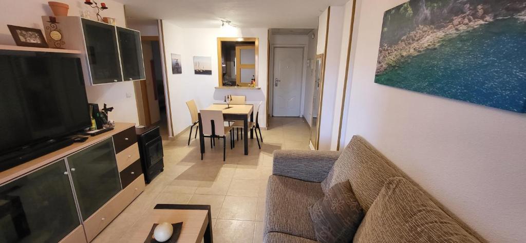 Kuchyňa alebo kuchynka v ubytovaní Apartamento MAGIC WORLD nueva Marina D`or 2 dormitorios Edificio Torremar