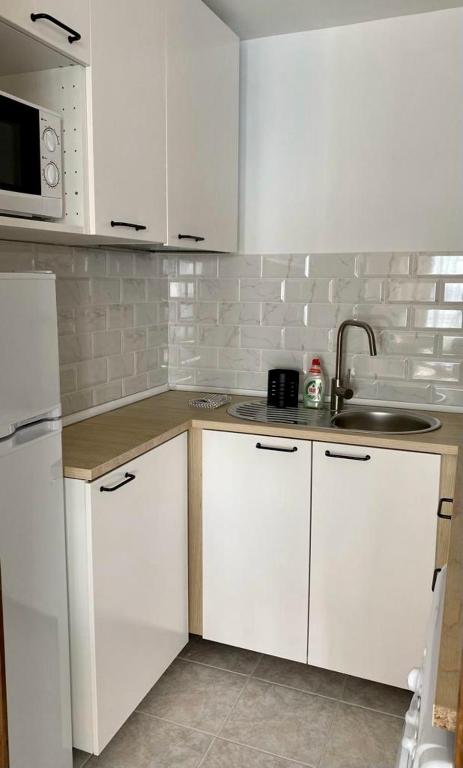 A kitchen or kitchenette at Apartment Albufereta beach