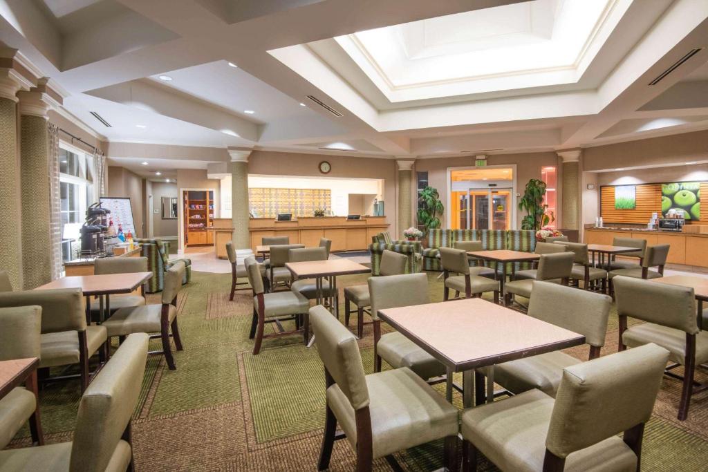 Ресторан / где поесть в La Quinta by Wyndham Colorado Springs South Airport