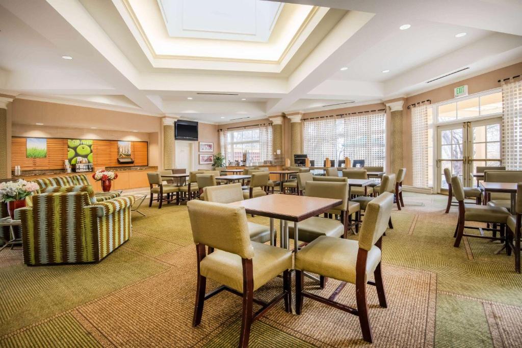 Ресторан / где поесть в La Quinta by Wyndham Colorado Springs South Airport