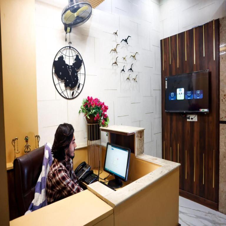 TV a/nebo společenská místnost v ubytování Hotel Joylife- Chottu Ram Chowk Rohtak Haryana