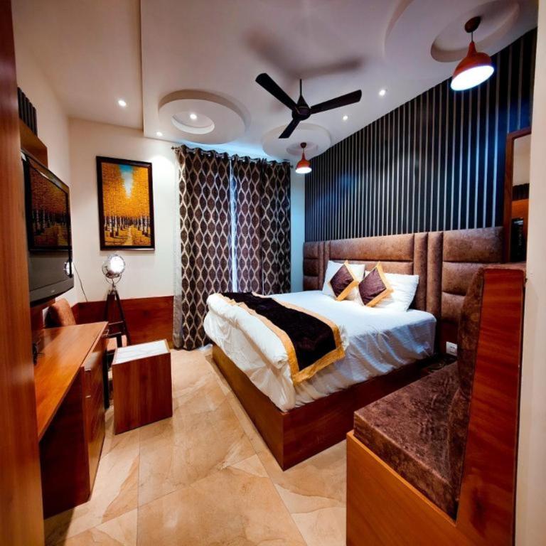 Postel nebo postele na pokoji v ubytování Hotel Joylife- Chottu Ram Chowk Rohtak Haryana