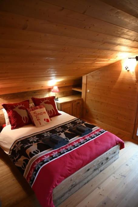Łóżko lub łóżka w pokoju w obiekcie Three bedroom Apartment, Samoens, Grand Massif