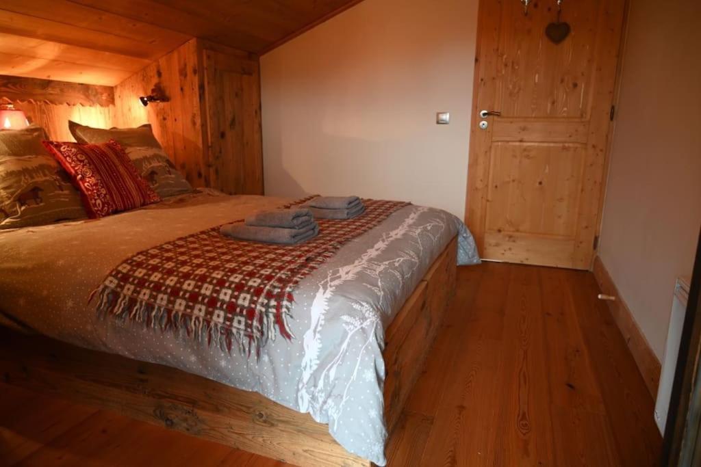 Łóżko lub łóżka w pokoju w obiekcie Three bedroom Apartment, Samoens, Grand Massif