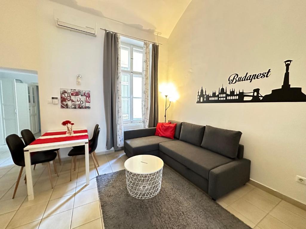 A seating area at ORANGEHOMES Central Market Hall apartment