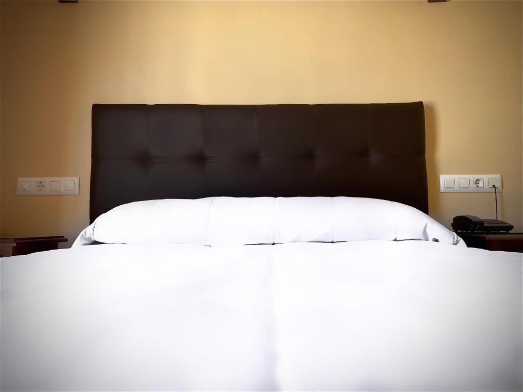 Posteľ alebo postele v izbe v ubytovaní Hostal Restaurante La Curva