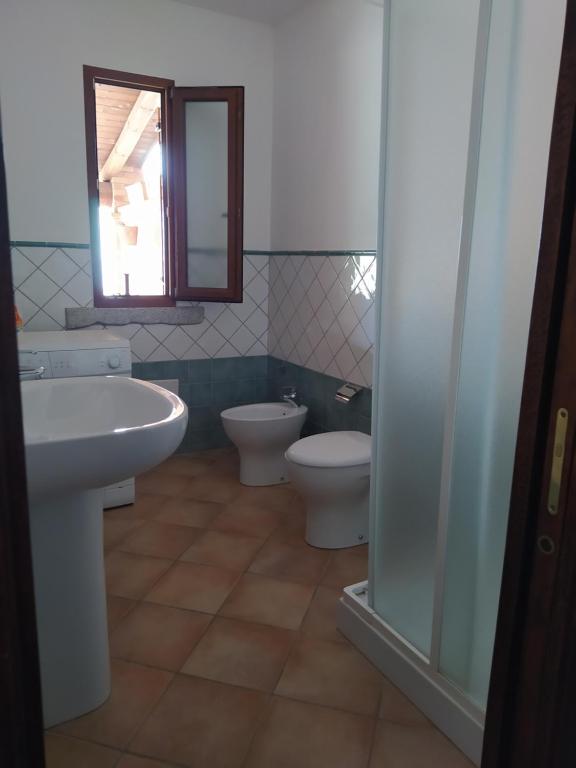 La Terrazza Fiorita a Nebida - Incantevole Casa con Piscina