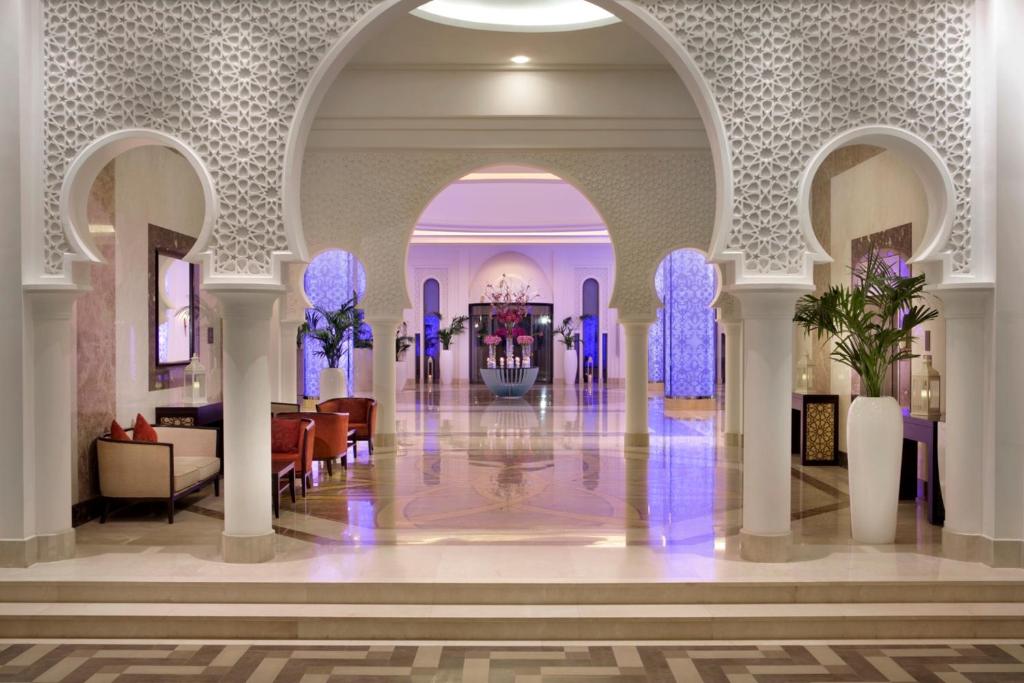 Vstupní hala nebo recepce v ubytování Bahi Ajman Palace Hotel