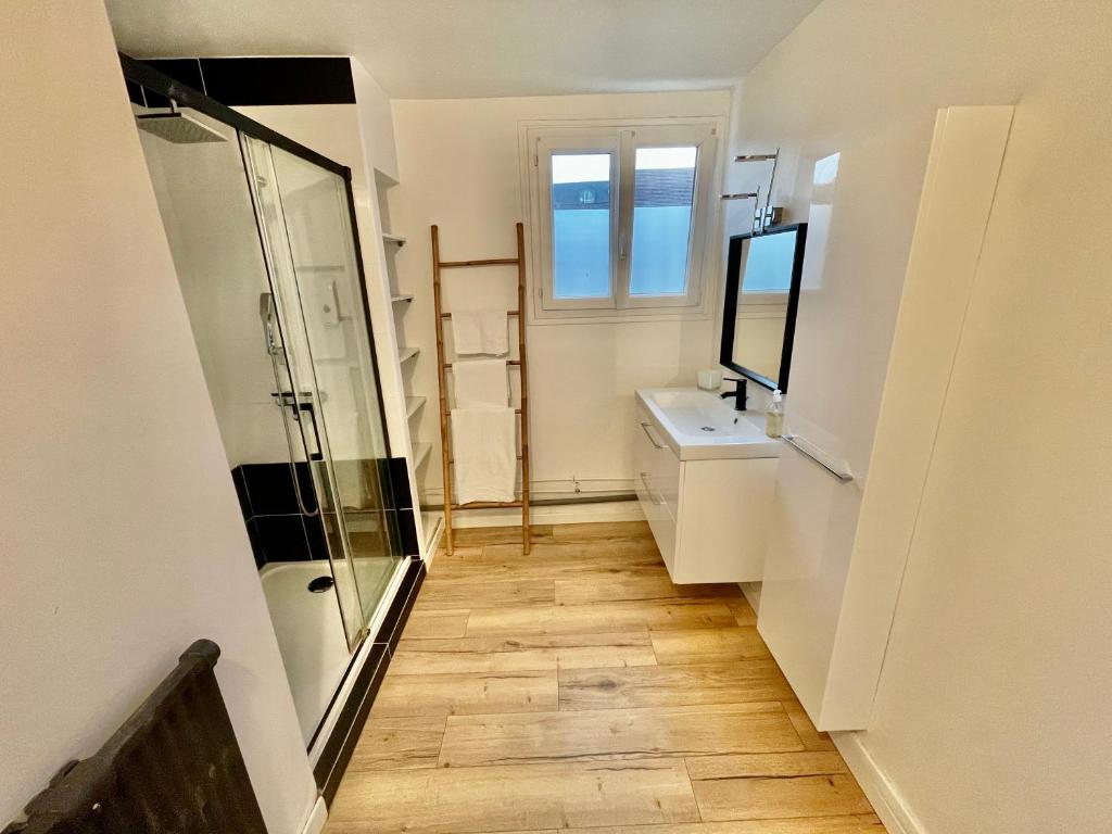 Grand T2 au RDC hyper centre Navette et Sauna en option - Apartamento De Una Habitación