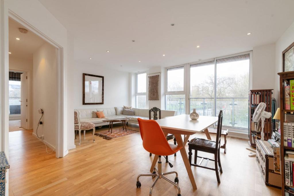 a living room with a table and a couch at Regent's Canal View Apartment in London