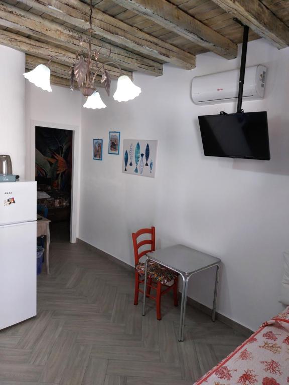 a kitchen and dining room with a table and a refrigerator at Villa Salvatore in San Leone