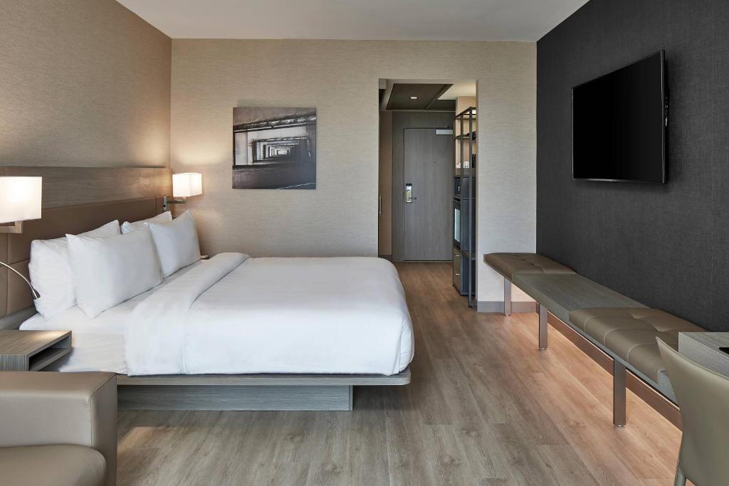TV a/nebo společenská místnost v ubytování AC Hotel Miami Wynwood