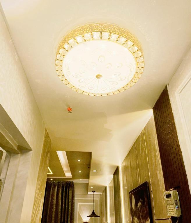 The Origin Suites DLF MY PAD - Deluxe King Suite