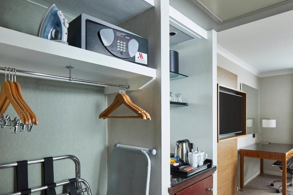 Kuchyň nebo kuchyňský kout v ubytování Leeds Marriott Hotel