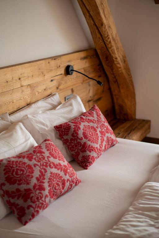 A bed or beds in a room at Casera Cornolera