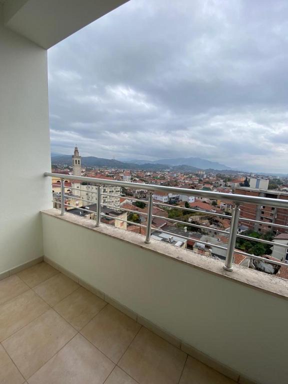 Apartament me qera 3+1 Shkoder (prane Katedrales) - Imazhi 6