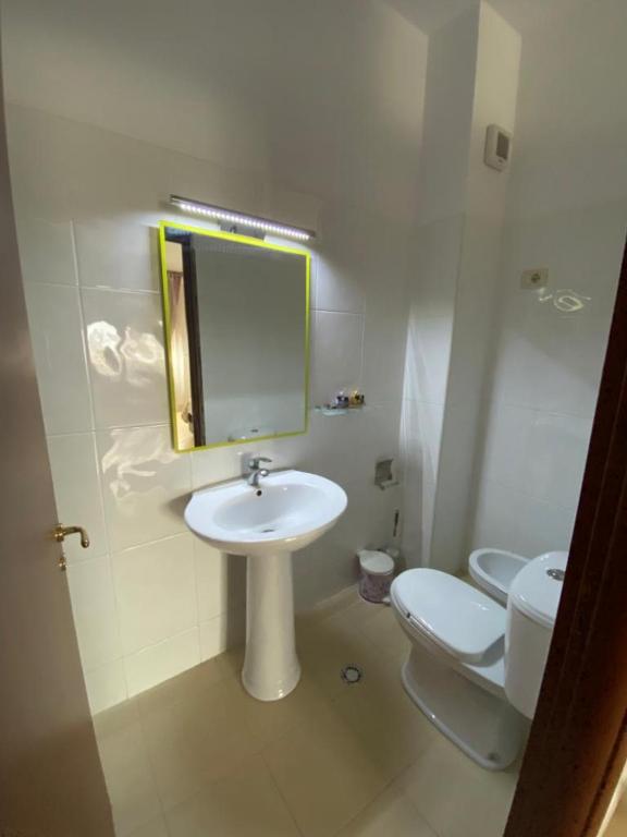 Apartament me qera 3+1 Shkoder (prane Katedrales) - Imazhi 8